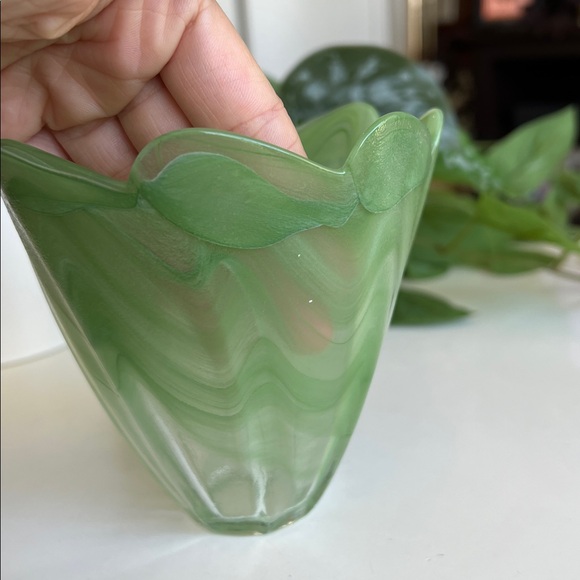 Vintage Green Art Glass Vase Decor - Picture 11 of 16